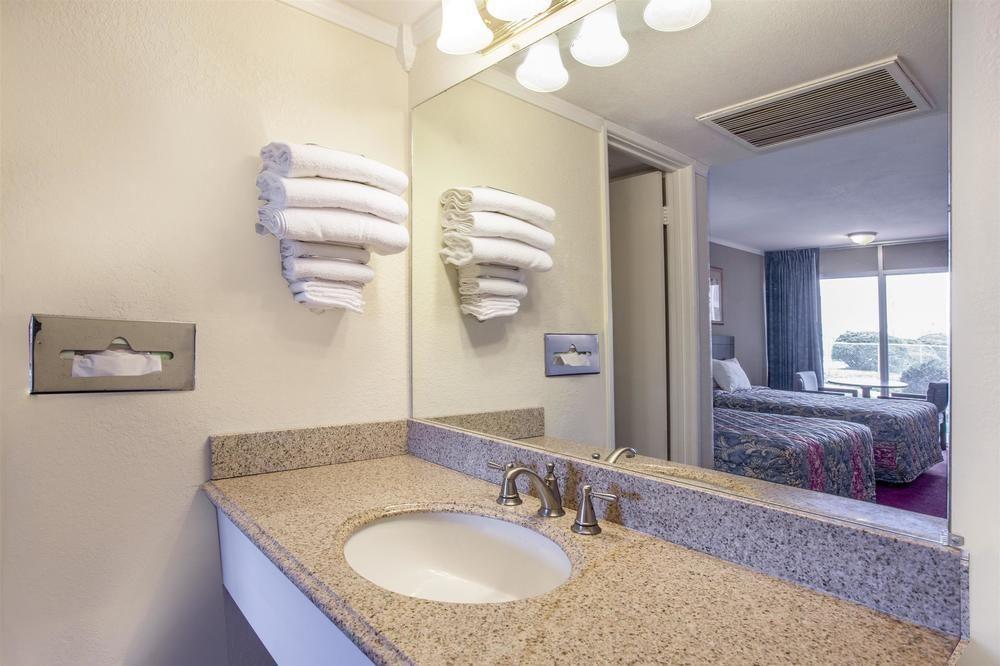 Americas Best Value Inn St. Joseph At I-29 מראה חיצוני תמונה