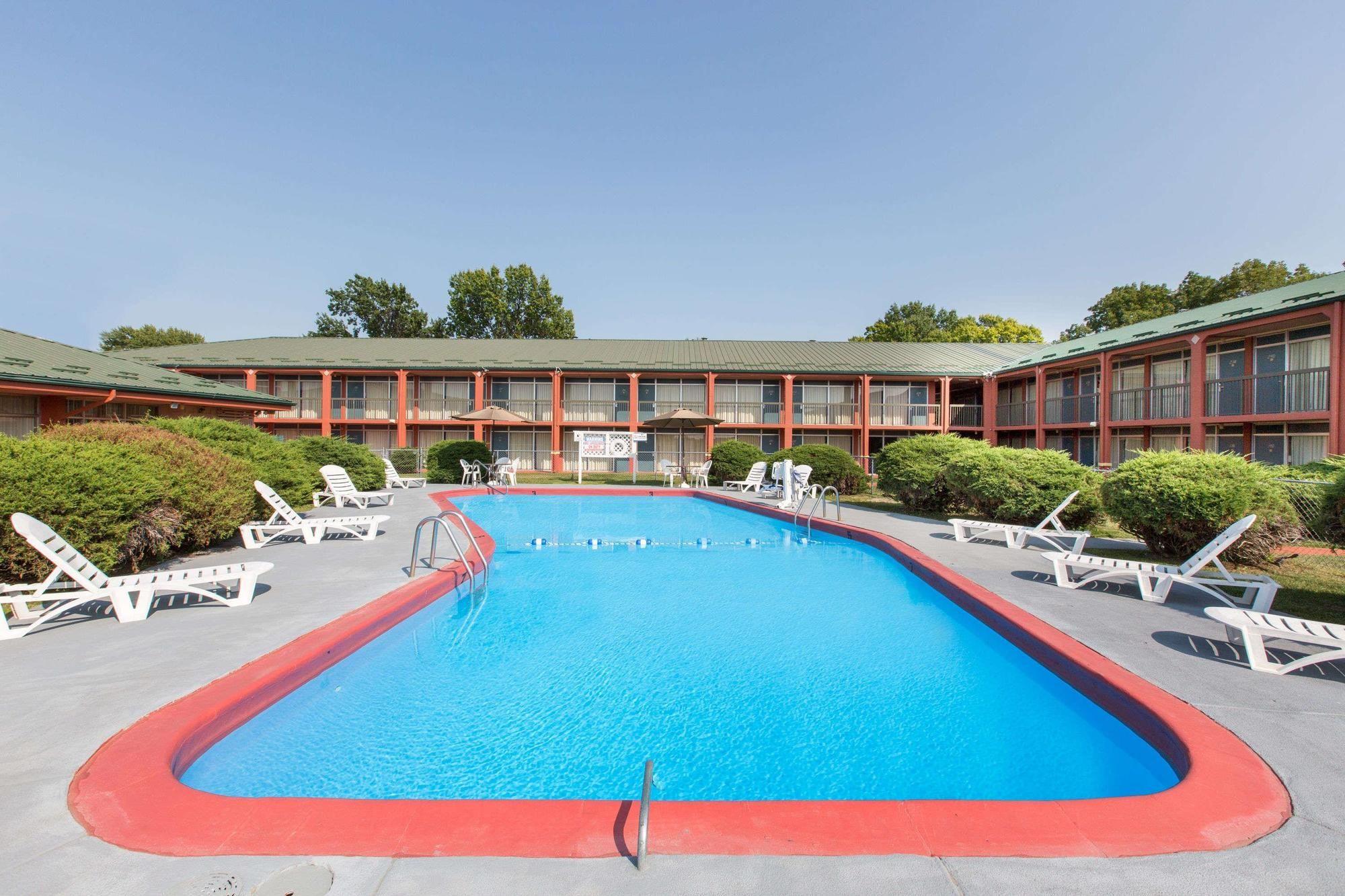 Americas Best Value Inn St. Joseph At I-29 מראה חיצוני תמונה