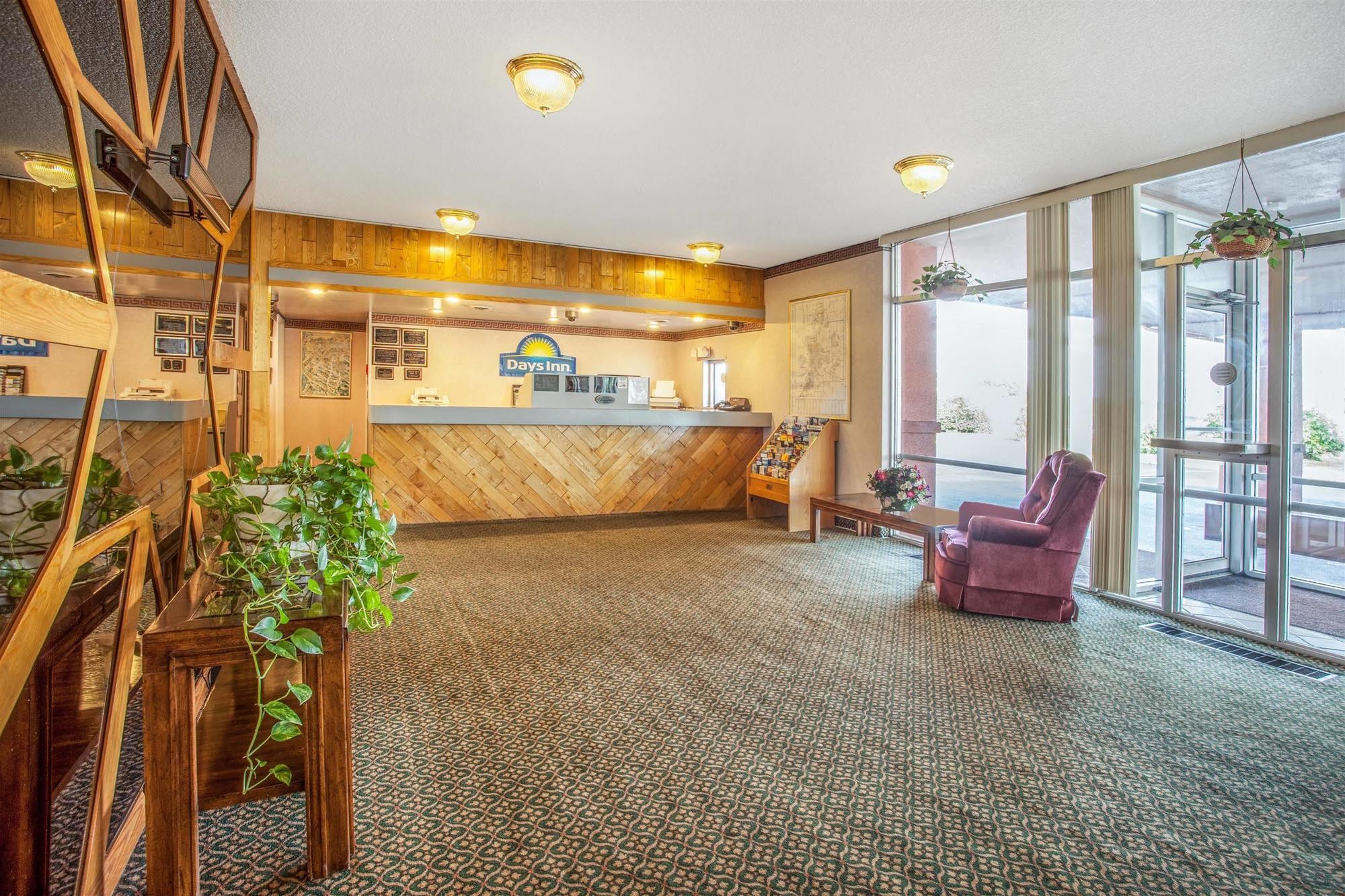 Americas Best Value Inn St. Joseph At I-29 מראה חיצוני תמונה