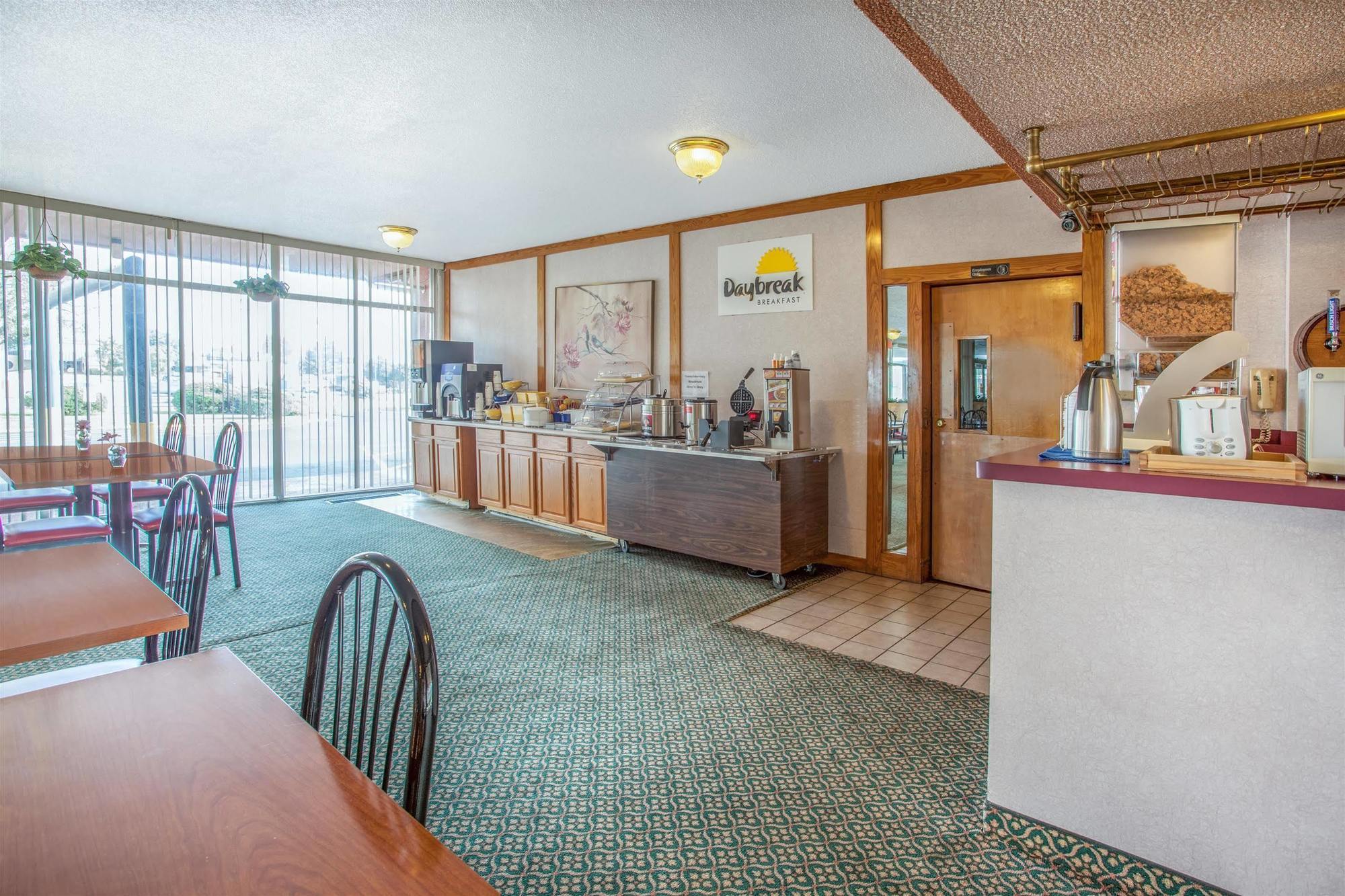 Americas Best Value Inn St. Joseph At I-29 מראה חיצוני תמונה