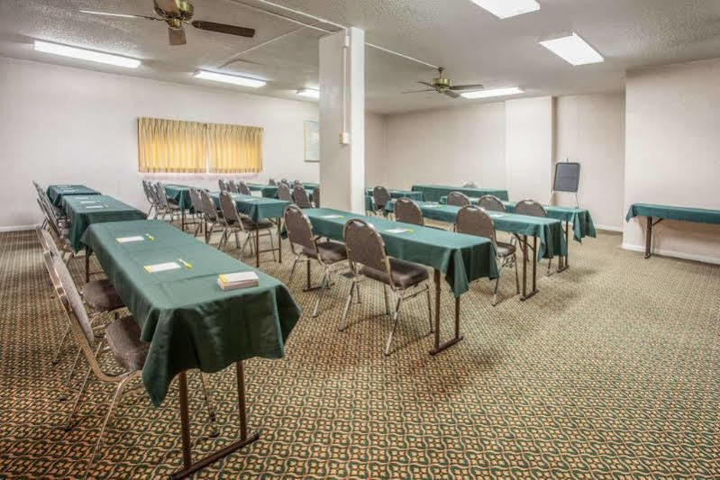 Americas Best Value Inn St. Joseph At I-29 מראה חיצוני תמונה