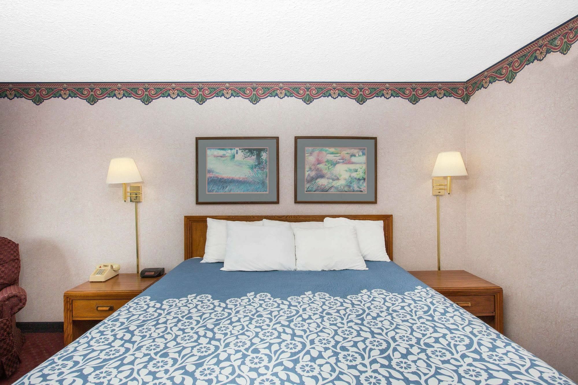 Americas Best Value Inn St. Joseph At I-29 מראה חיצוני תמונה